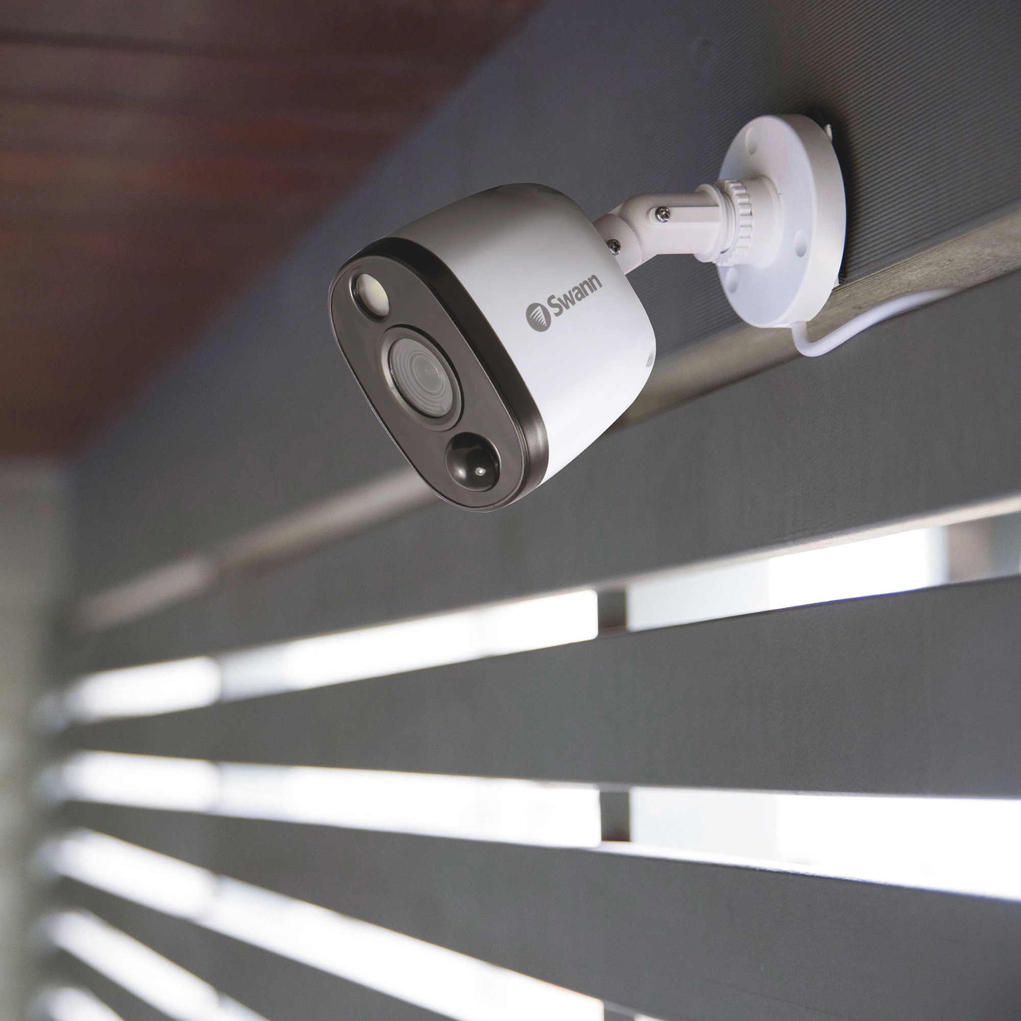 Swann Communications Warning Light Security Camera, Model SWPRO