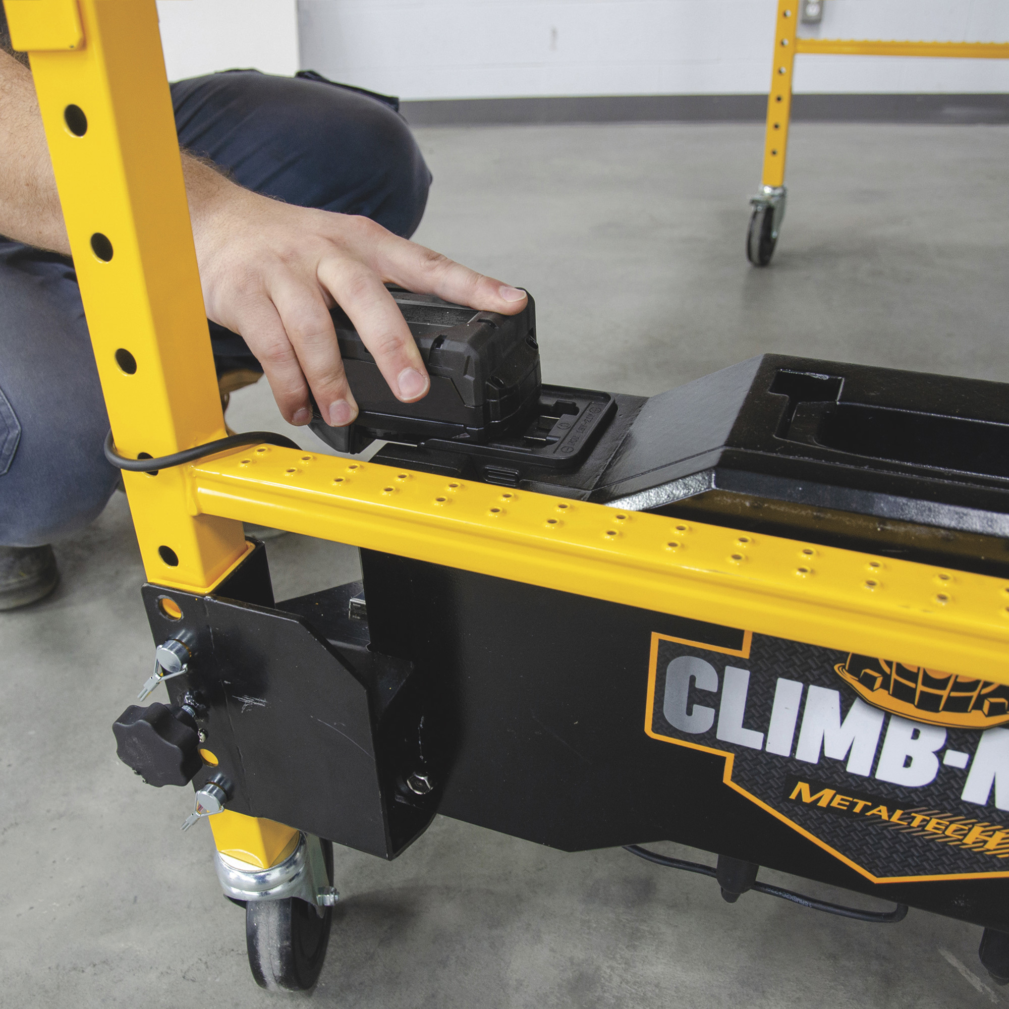 Metaltech Motorized ClimbNGo for All Metaltech Baker Scaffolding