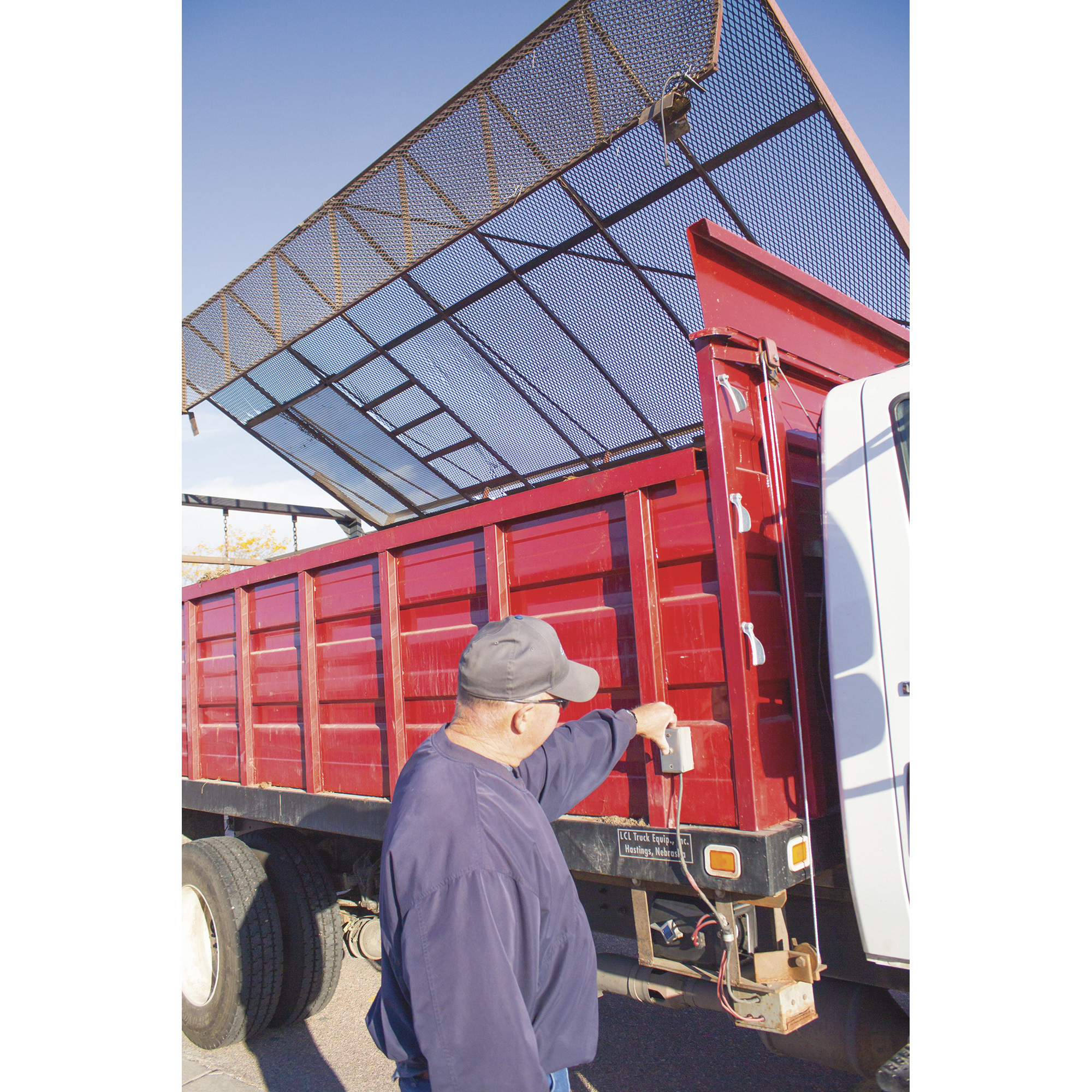 DuttonLainson StrongArm 12 Volt DC Powered Electric Winch, 4500Lb