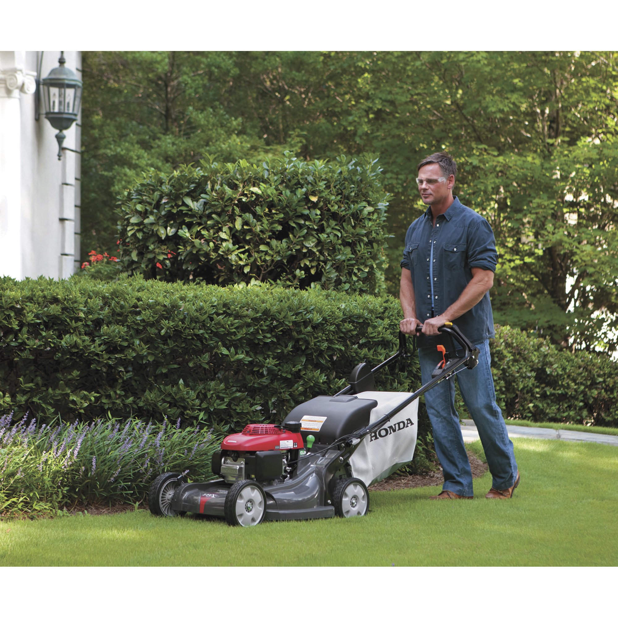 Honda SelfPropelled Push Lawn Mower — 190cc Honda GCV Engine with