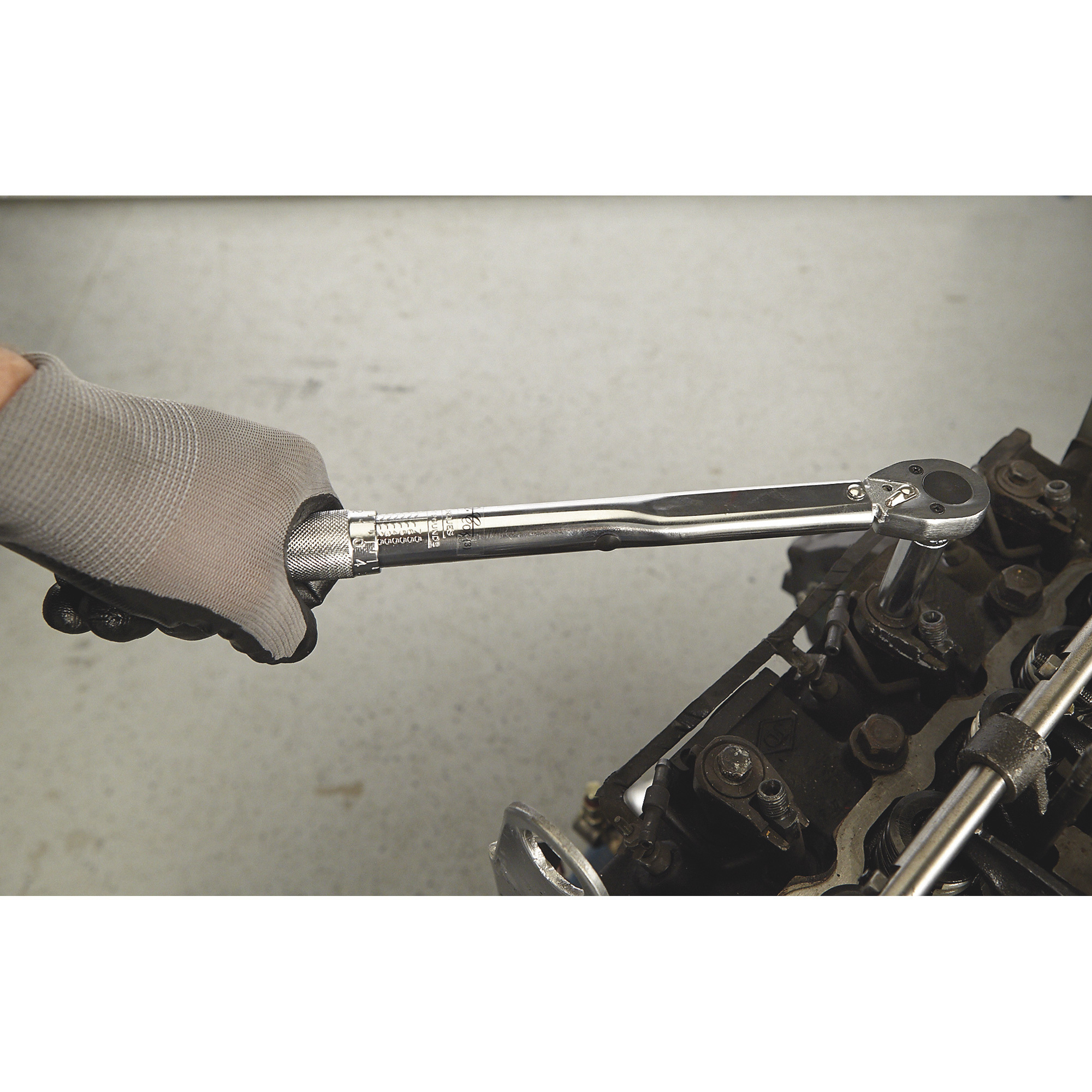 Klutch 3/8in.Drive Torque Wrench, 580 Ft.Lbs. Torque, 14in.L