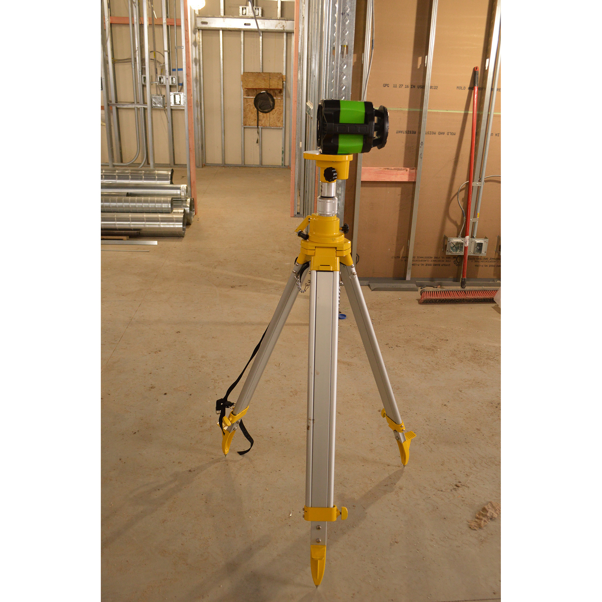 Johnson Level & Tool HeavyDuty Elevating Tripod, Model 406330