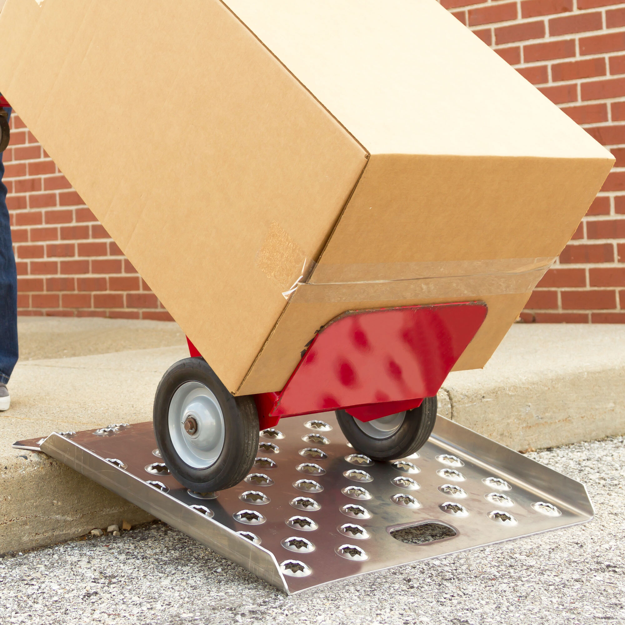 Guardian, 36in. x 26in. High Traction Aluminum Curb Ramp, Max. Ramp Length 36 in, Surface Width 36 in, Total Capacity 750 lb, Model# CR-01-36-36-P-TS4