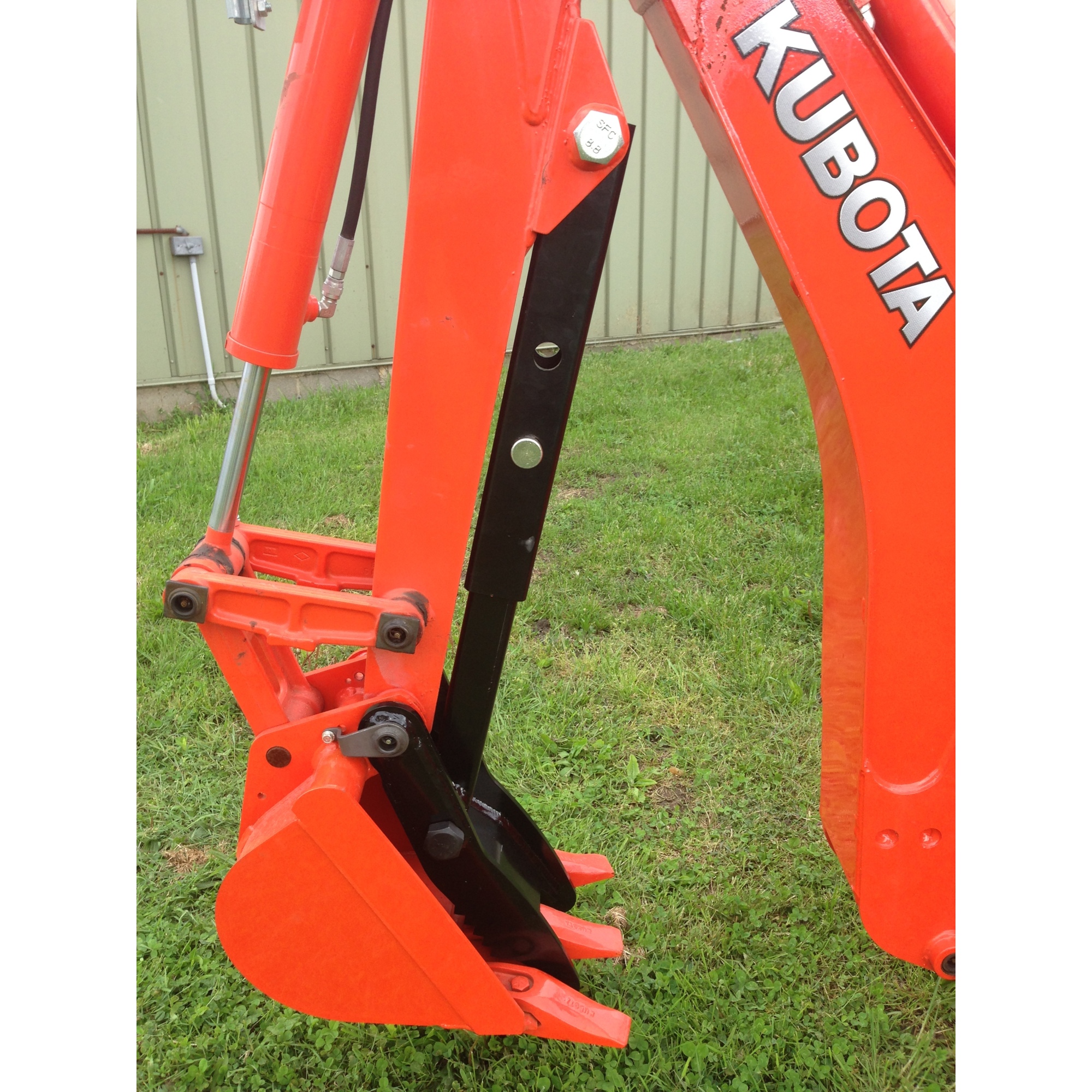 Extreme Metal Products, Kubota BX25D and BX23S Tractor Backhoe Thumb