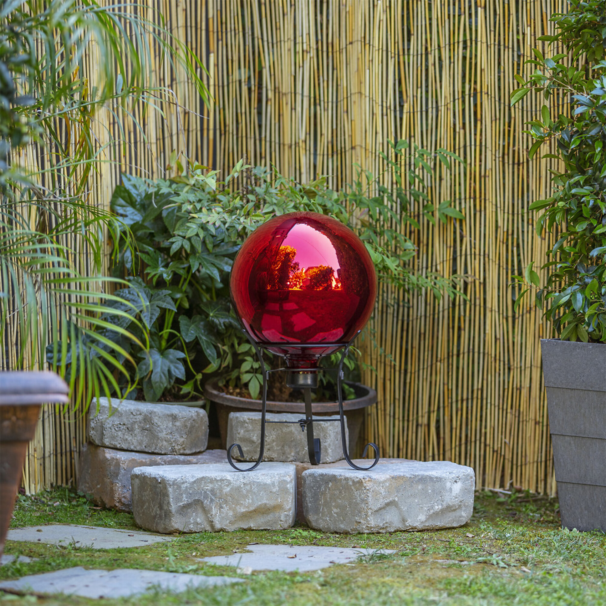 Alpine Corporation, Red Glass Gazing Globe, Model# GLB292RD