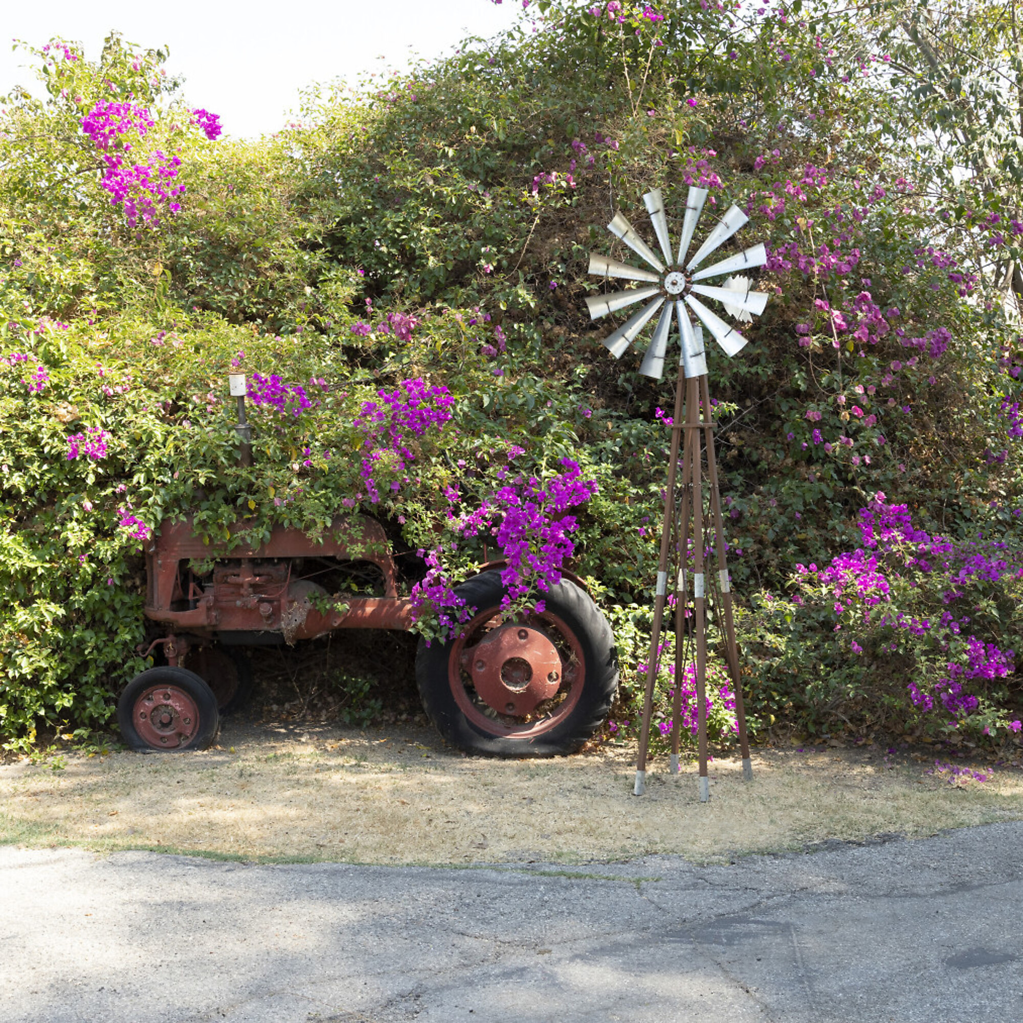 Alpine Corporation, Rustic Bronze and Silver Metal Windmill, Model