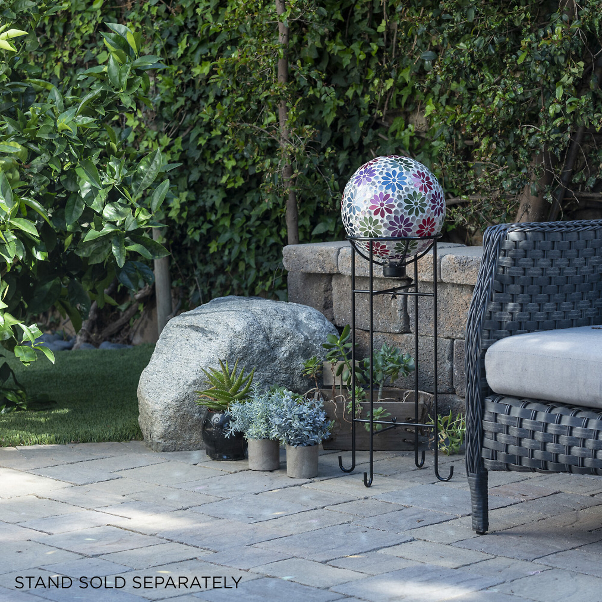 Alpine Corporation, Mosaic Gazing Globe with Colorful Daisy Design