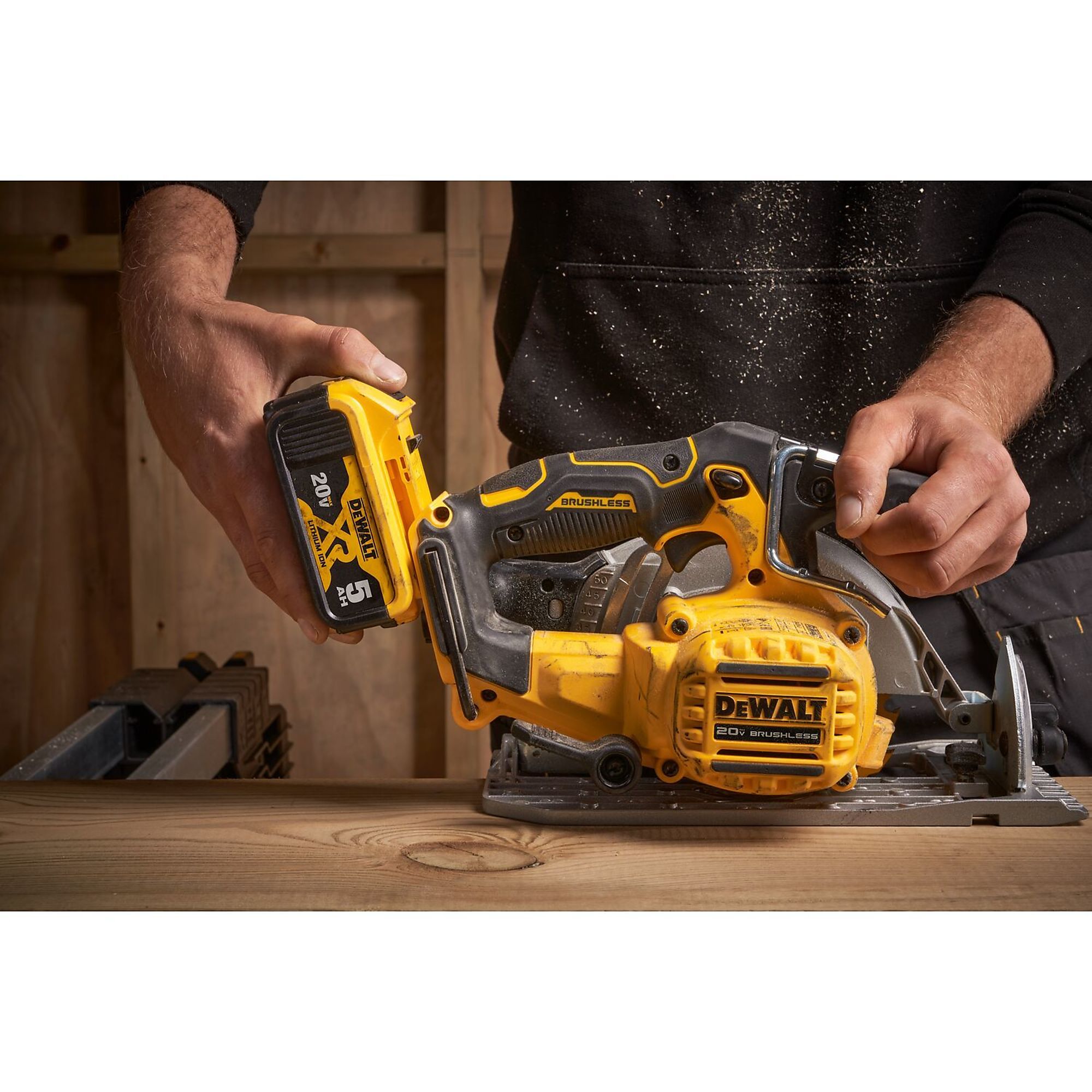 DEWALT, 20V MAX* Brushless Cordless Saw, Blade