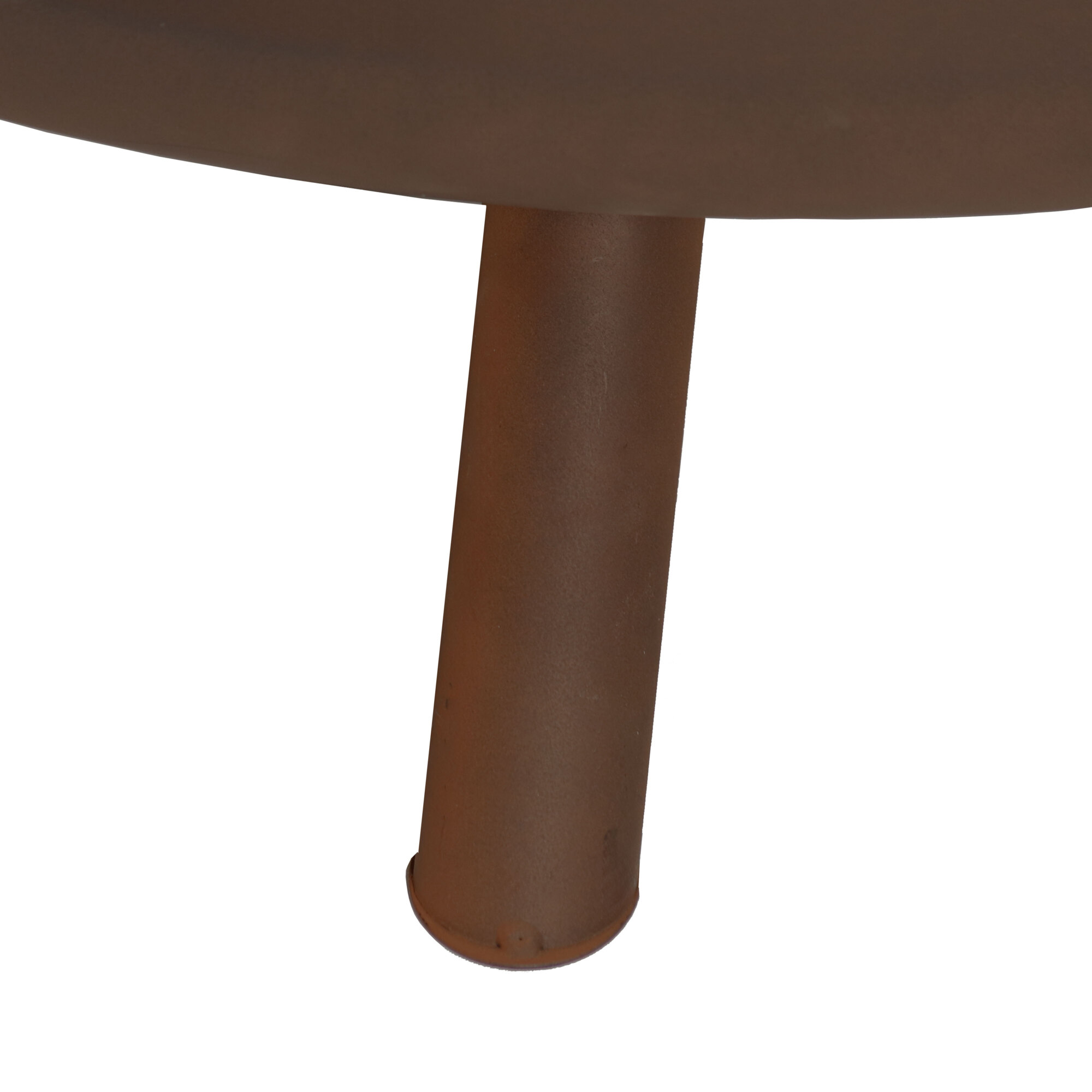 Close-up of the metal leg of the fire pit.