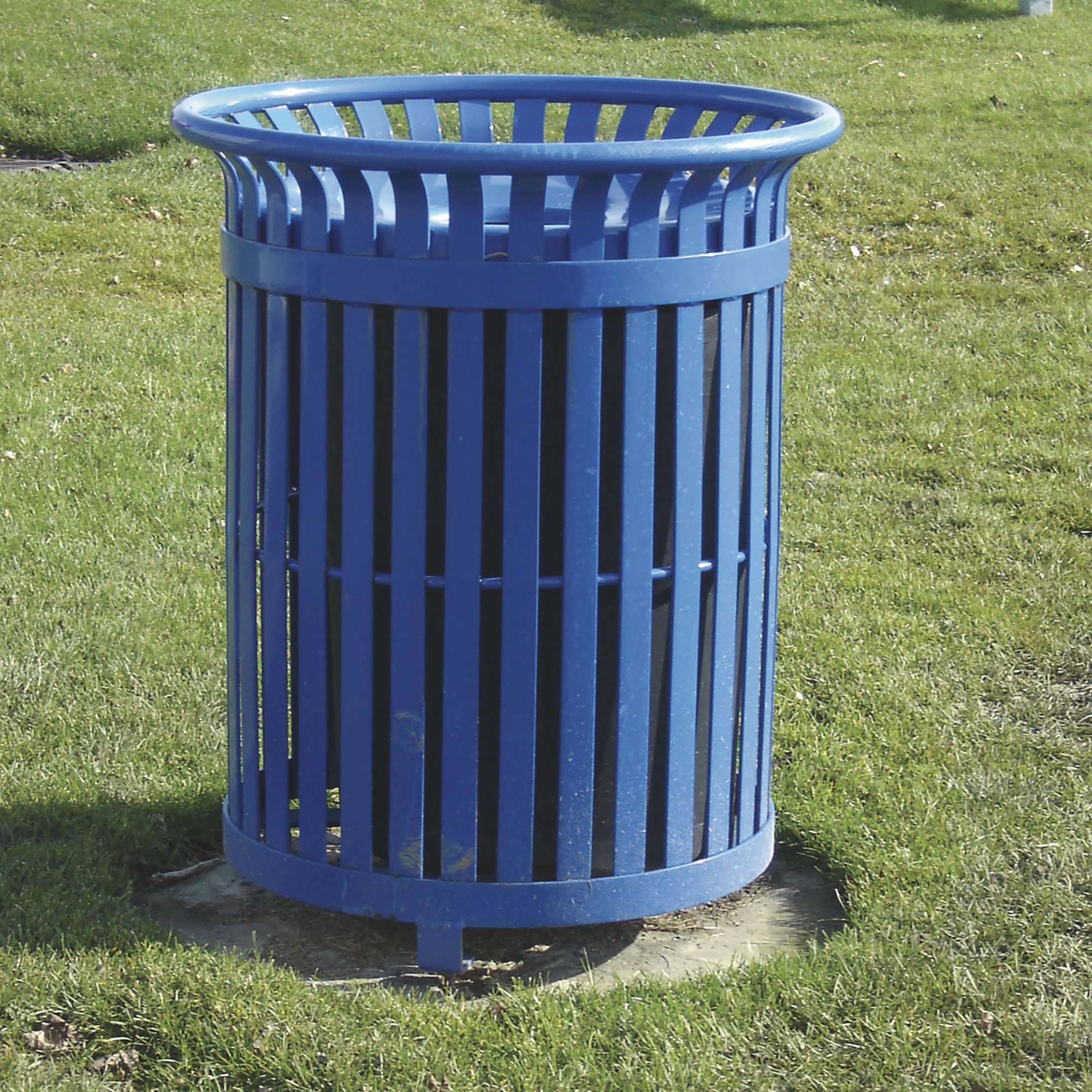 Paris Metal Trash Receptacle with Liner and Removable Lid — 34-Gallon Capacity