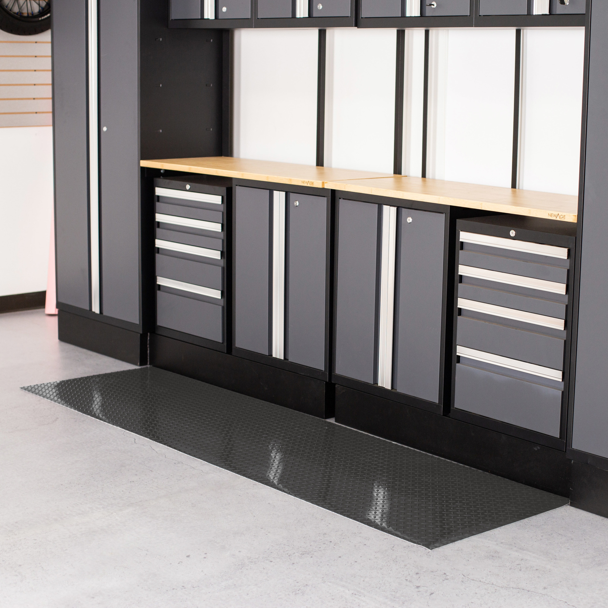 G-Floor, Vinyl Performance Floor Runner, Coverage Area 18 ft², Model# WGRUN75DT2796SG