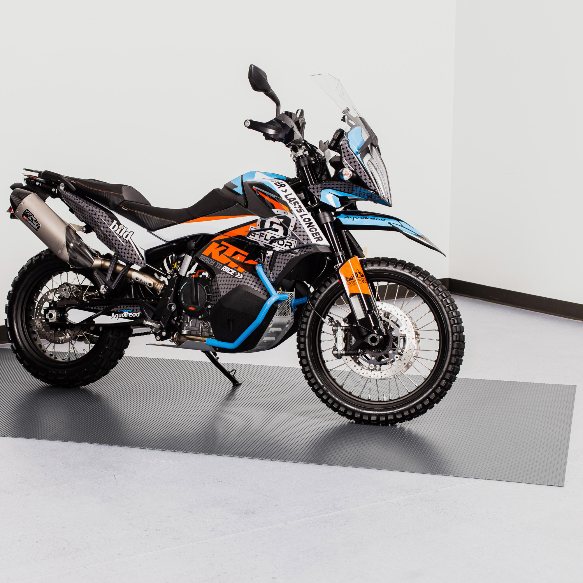 G-Floor, Vinyl Motorcycle Parking Pad, Coverage Area 50 ft², Model# MM510LTSG