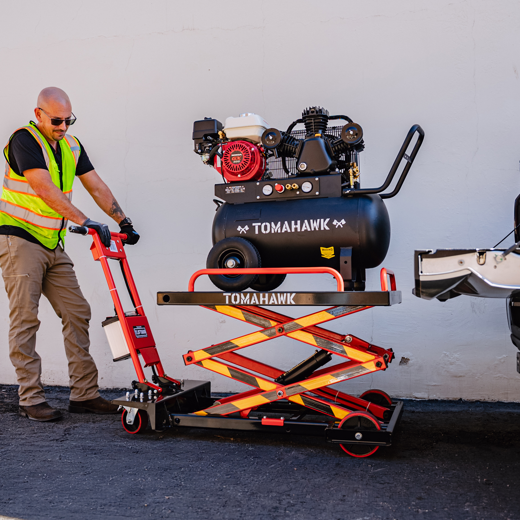 Tomahawk Electric Hydraulic Lift Table — 600-Lb. Capacity