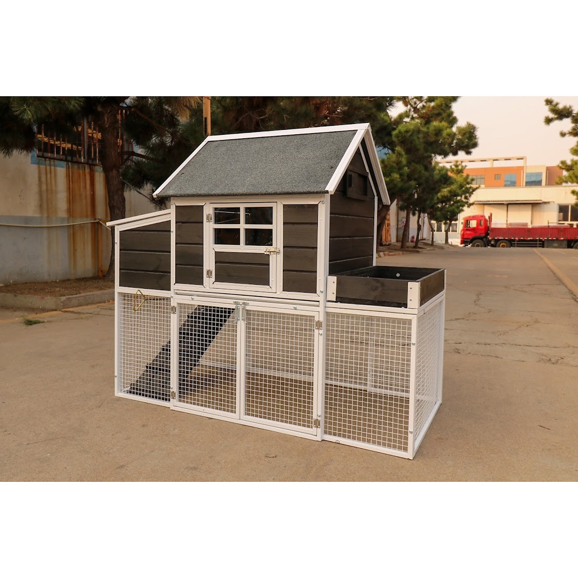WinPet Blooming Chicken Coop Black/White, Model # 21950BW