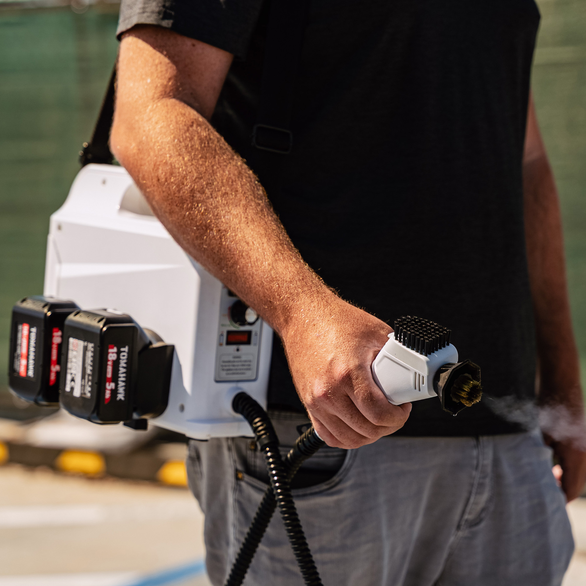 TOMAHAWK Commercial Gum Remover 18V Battery-Powered Cordless Steam ...