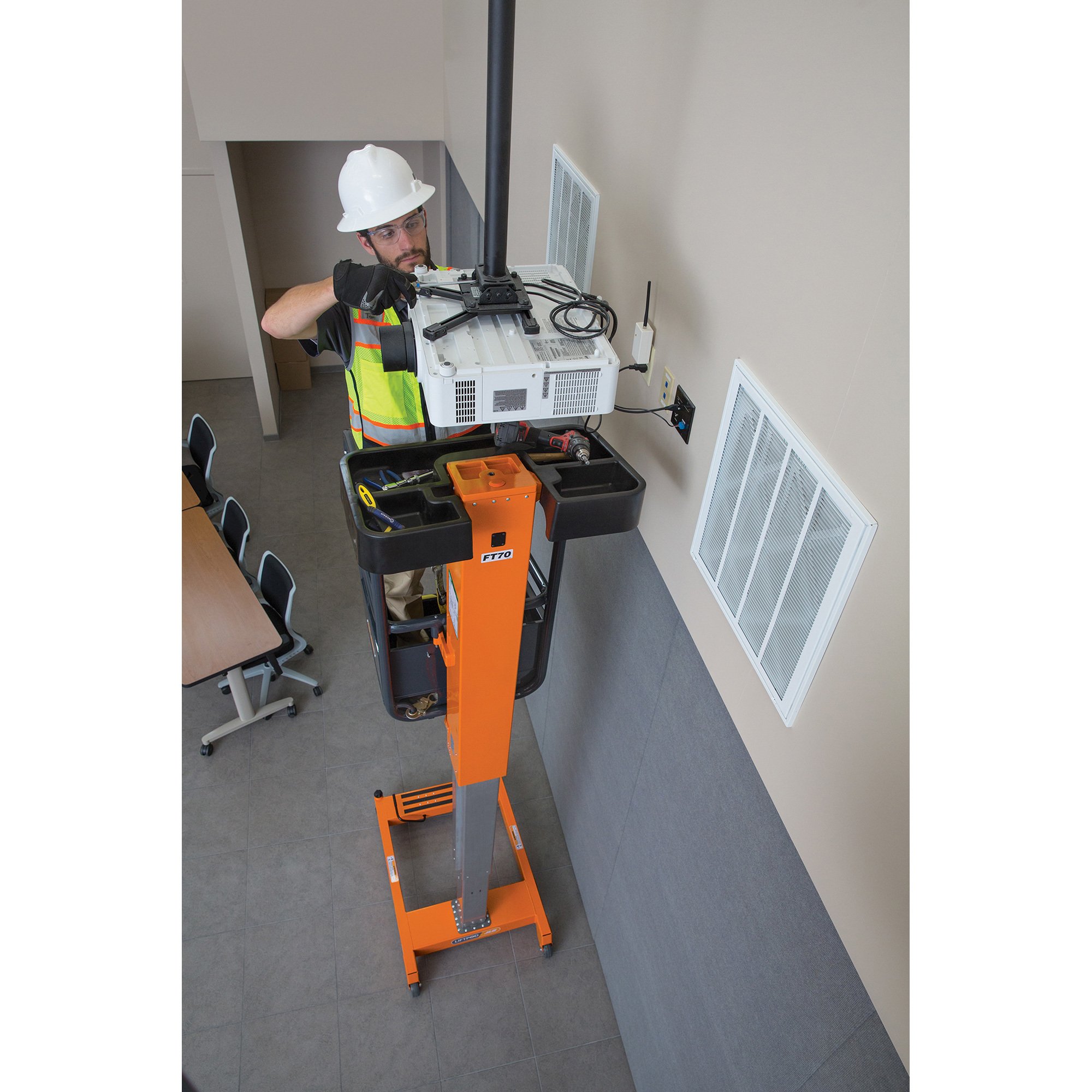 JLG LiftPod 7ft. Personal Lift — 330-Lb. Capacity, Model# FT70 ...