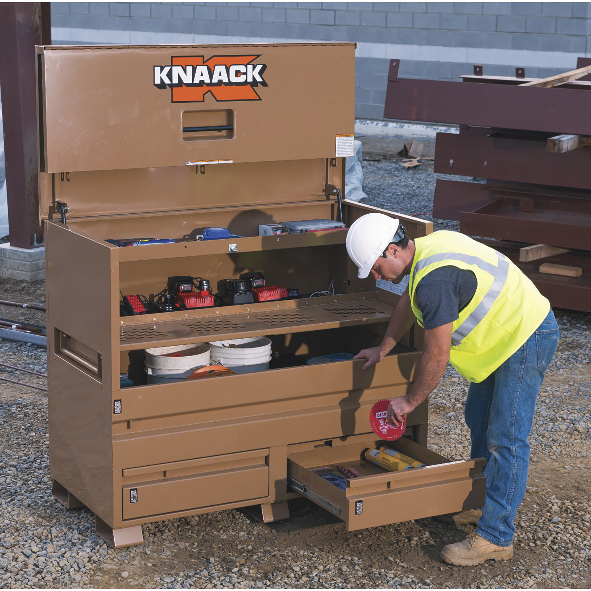 KNAACK Storagemaster Jobsite Piano Box with JunkTrunk, Tan, 43.8 Cu. Ft