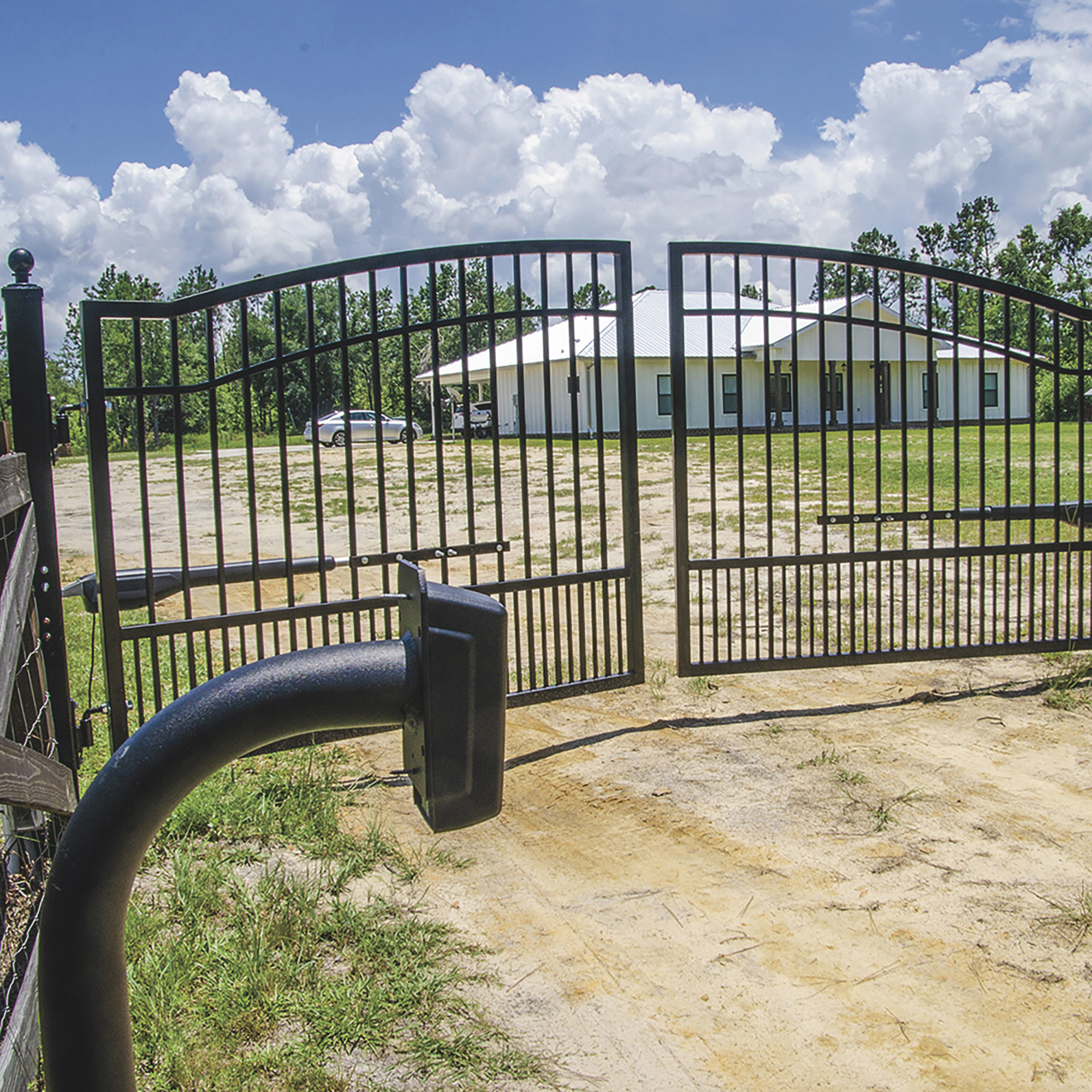 Mighty Mule Solar Compatible LightDuty Dual Gate Opener — 300Lb