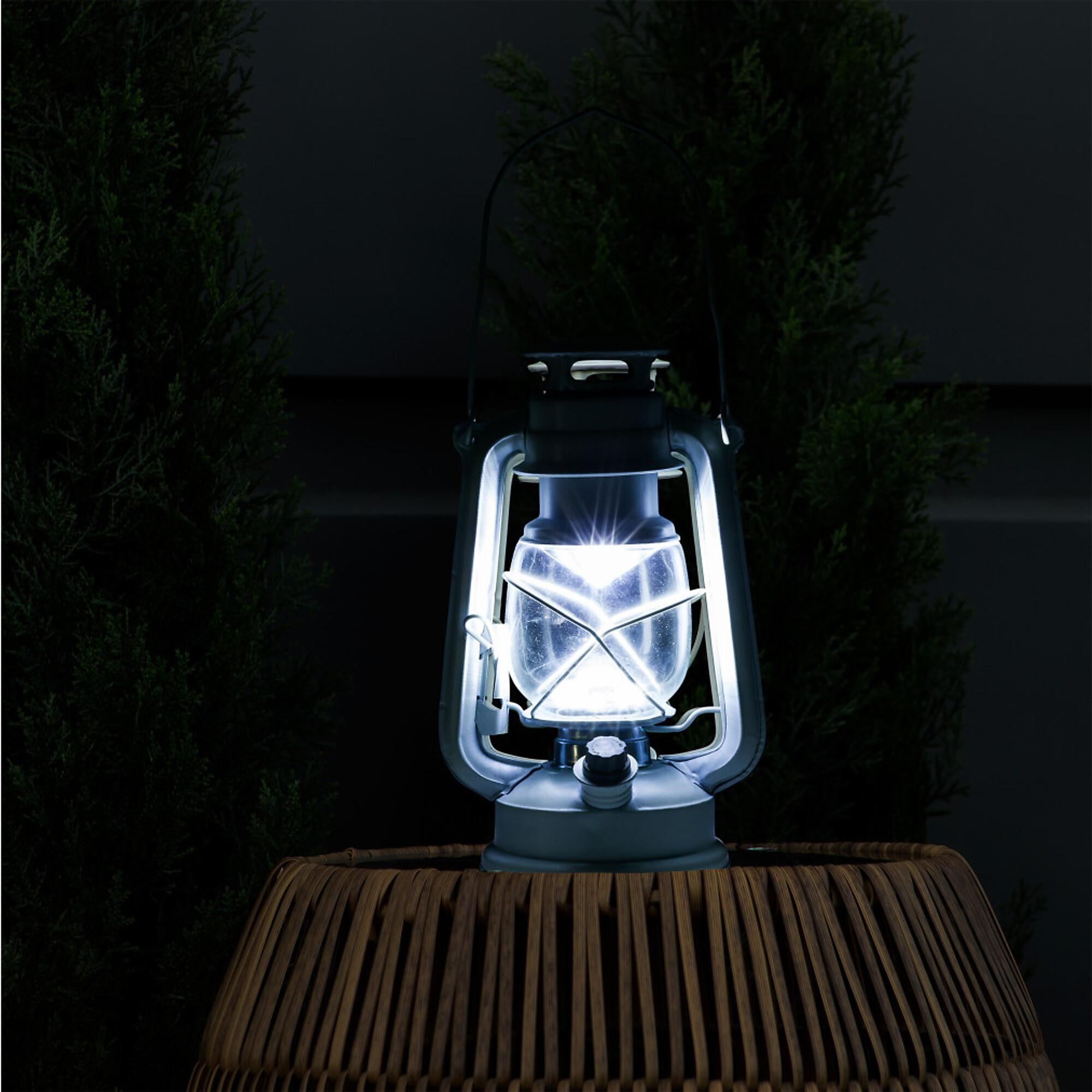 Alpine Corporation, White Hurricane Lantern with Cool White LED Lights, Model BST124WT