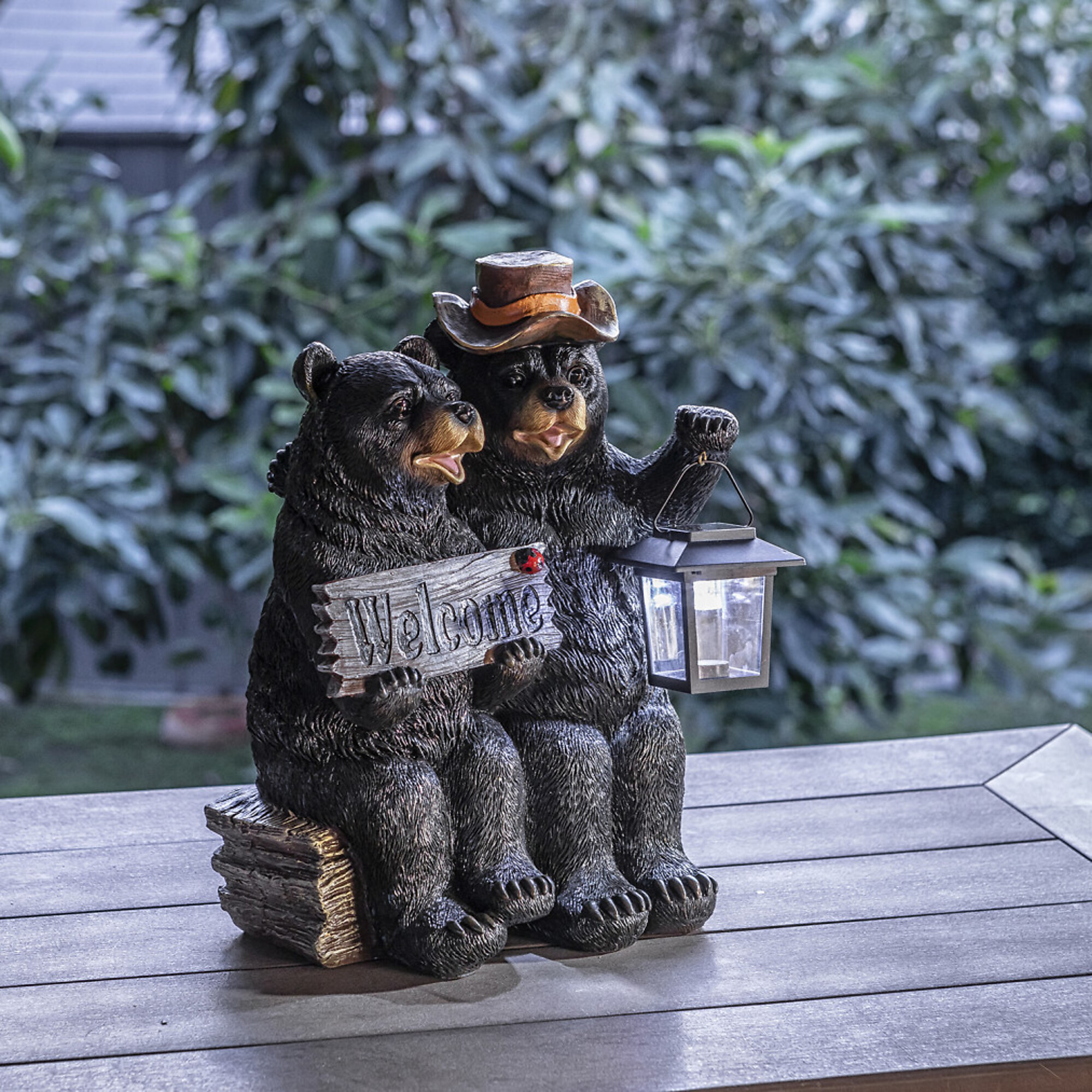Alpine Corporation, Bear Couple with Solar Lantern and Welcome Sign, Model LWA122SLR