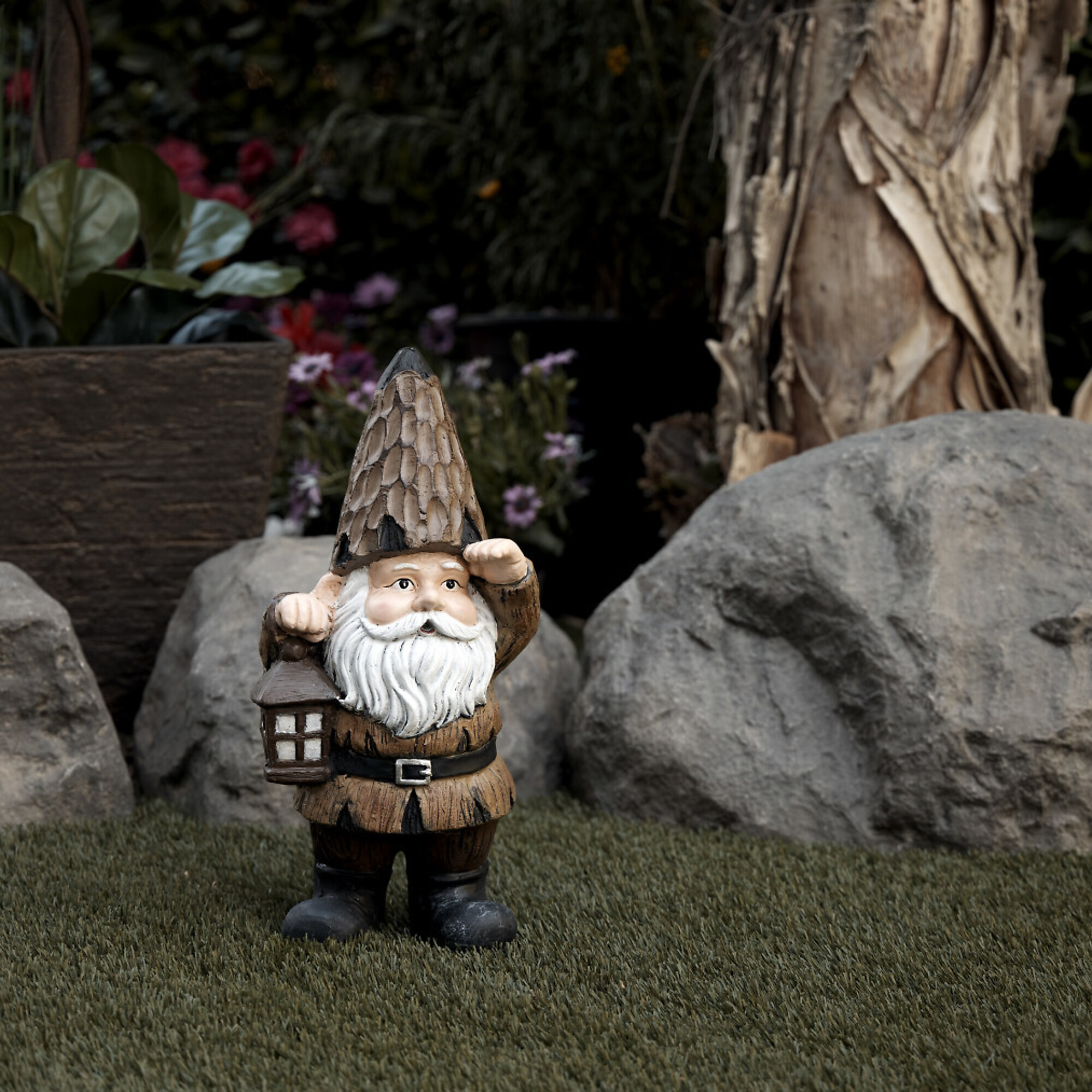 Alpine Corporation, Gnome Holding a Lantern in the Right Hand, Model YEN578HH