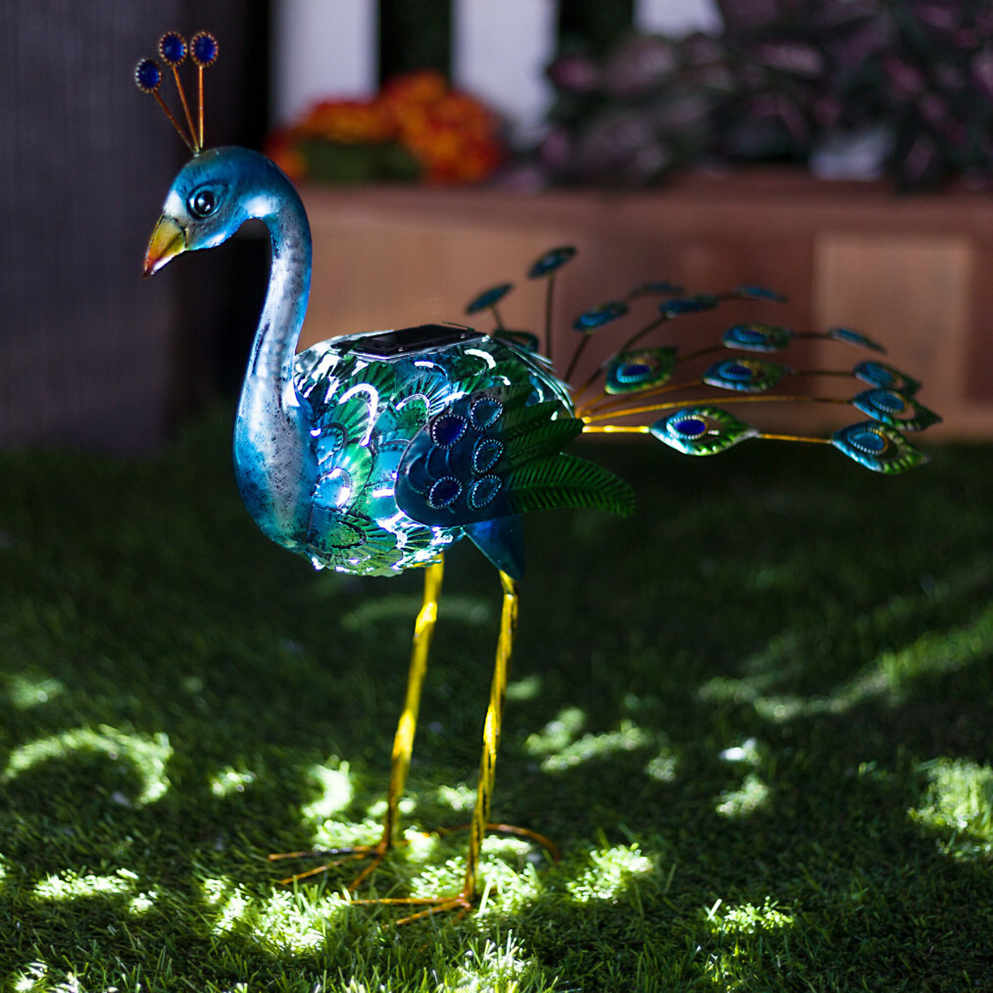 Alpine Corporation, Solar Grdn Peacock w/Tail Up DecorCool Wt LED 19Inch, Model SLL2268SLR-HH