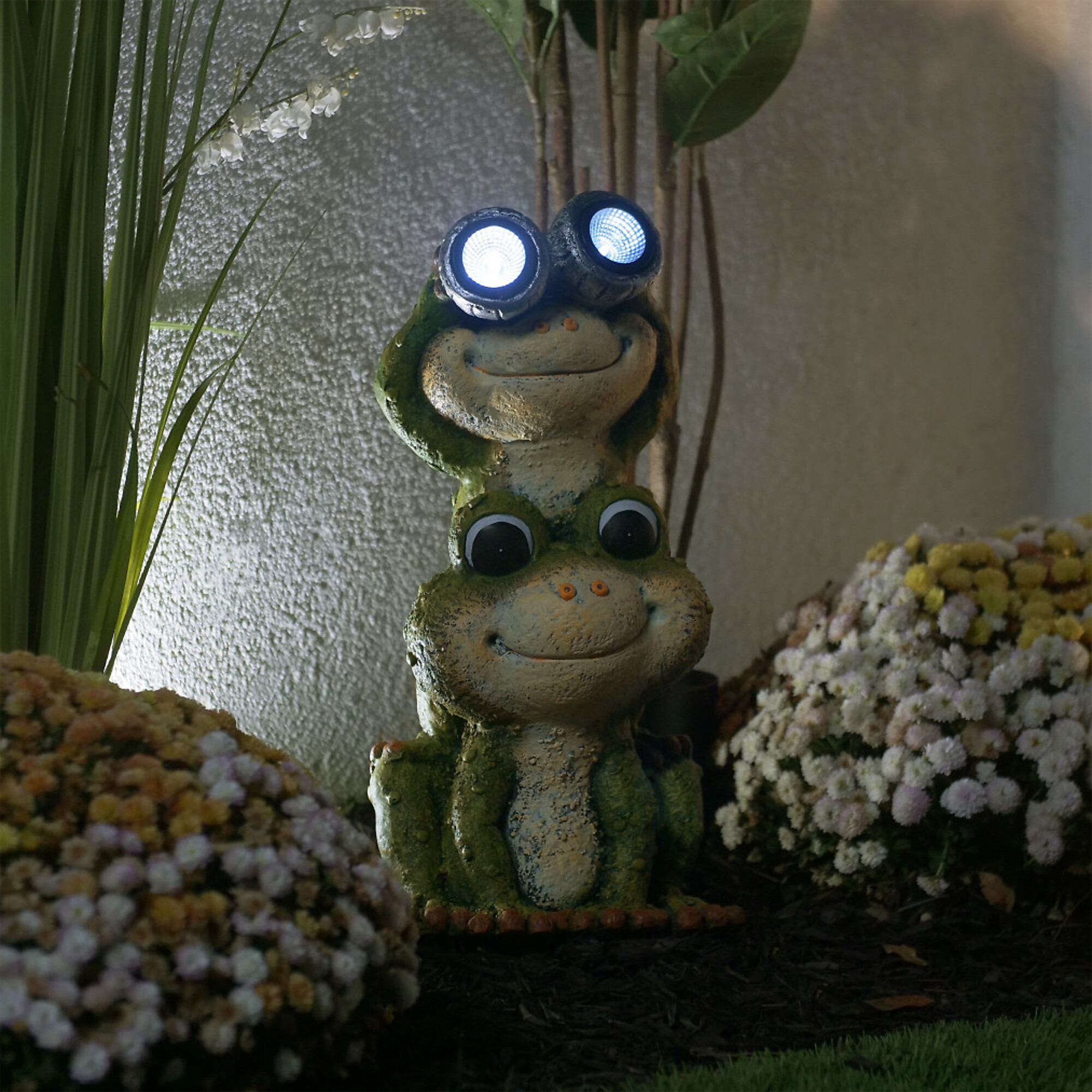 Alpine Corporation, Solar Binocular Leap Frogs Statue with LED Lights, Model QWR1006SLR