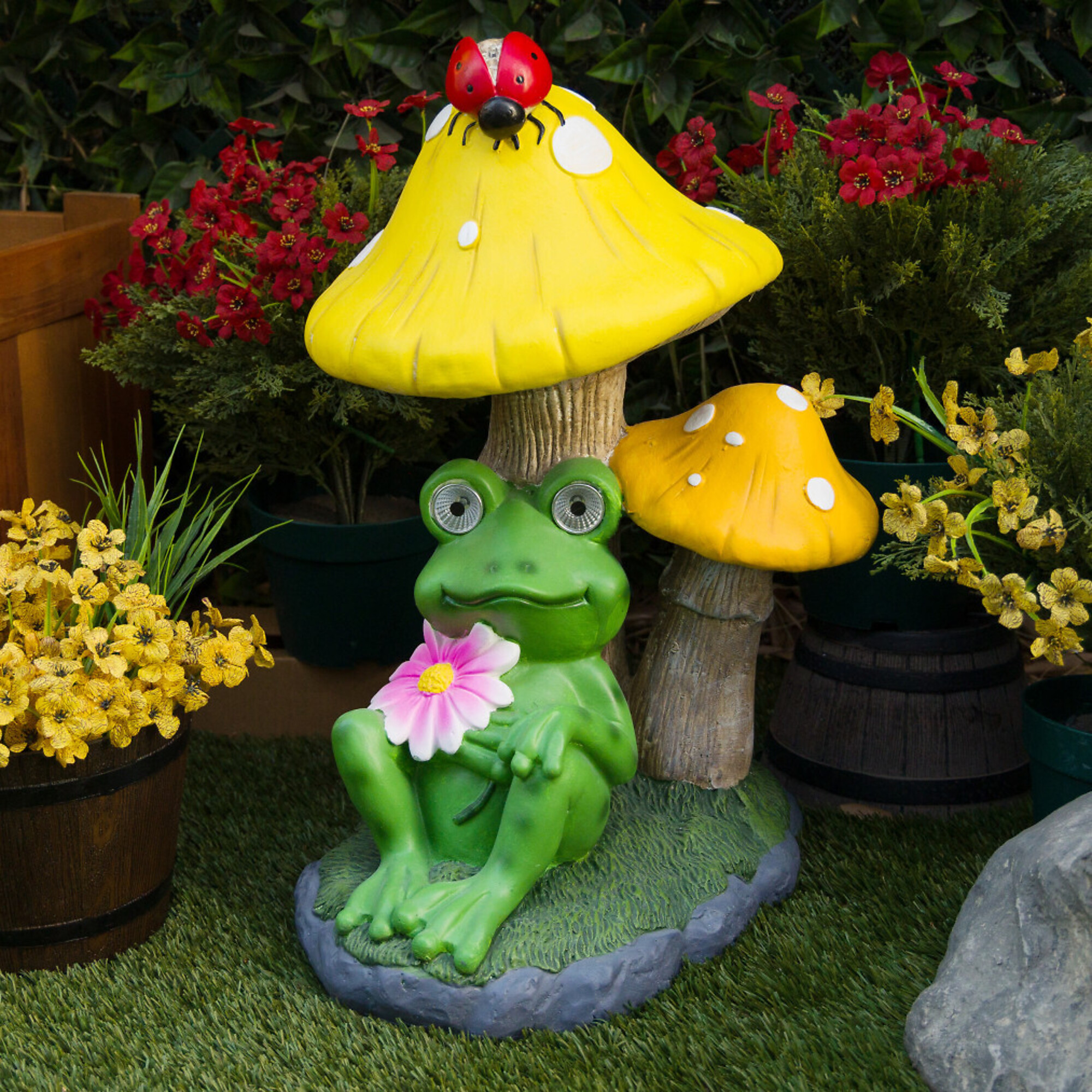 Alpine Corporation, Frog Relaxing Under Mushrooms Statue Solar, Model ZEN388SLR-L